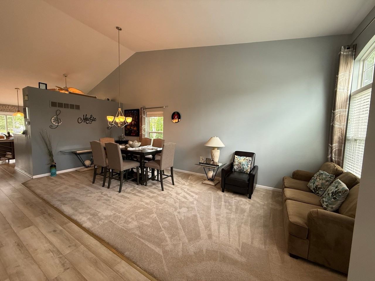 7307 Ashbrook Ln - Photo 4 of 20