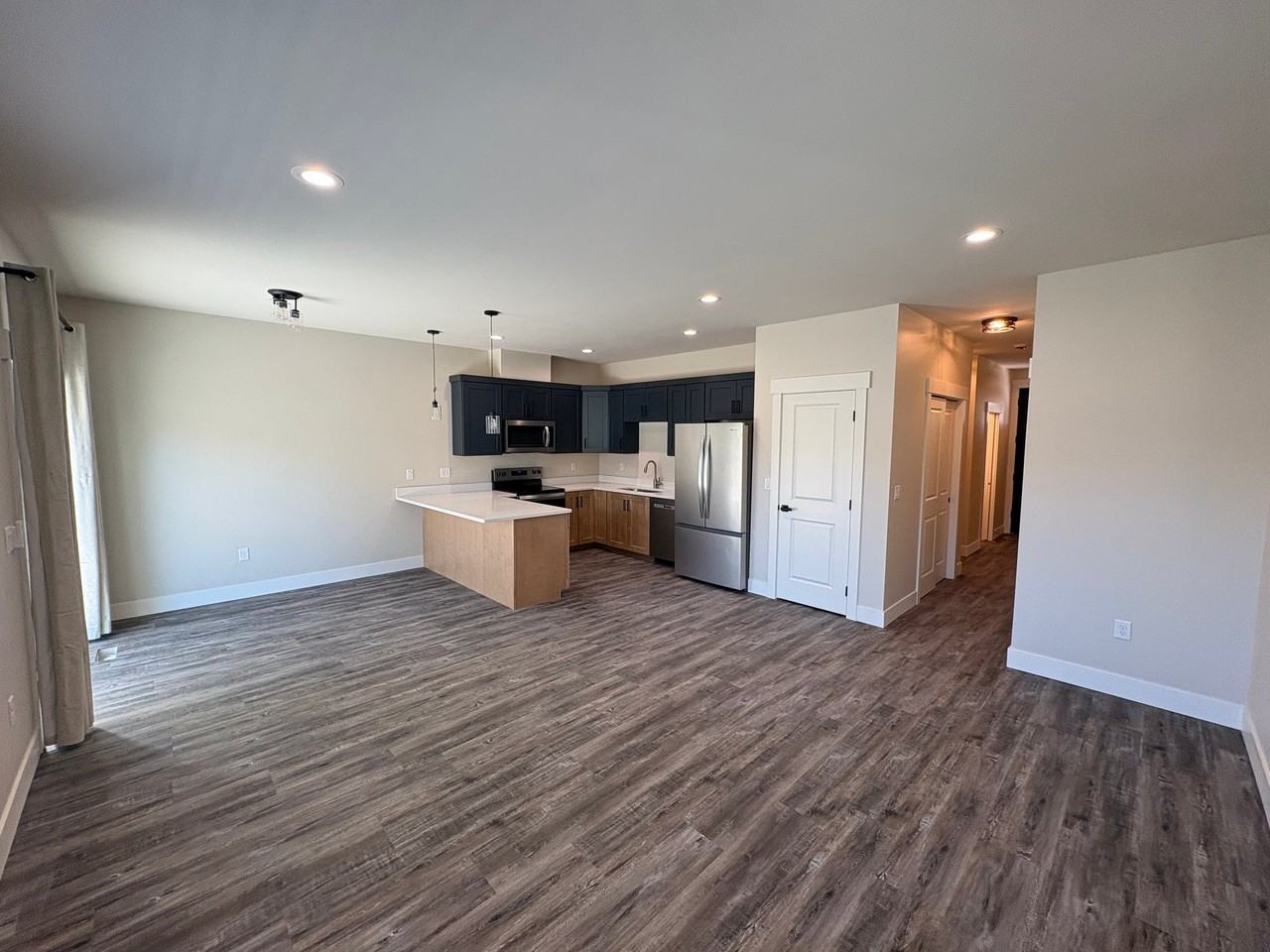 1216 S Miller St - Photo 3 of 15