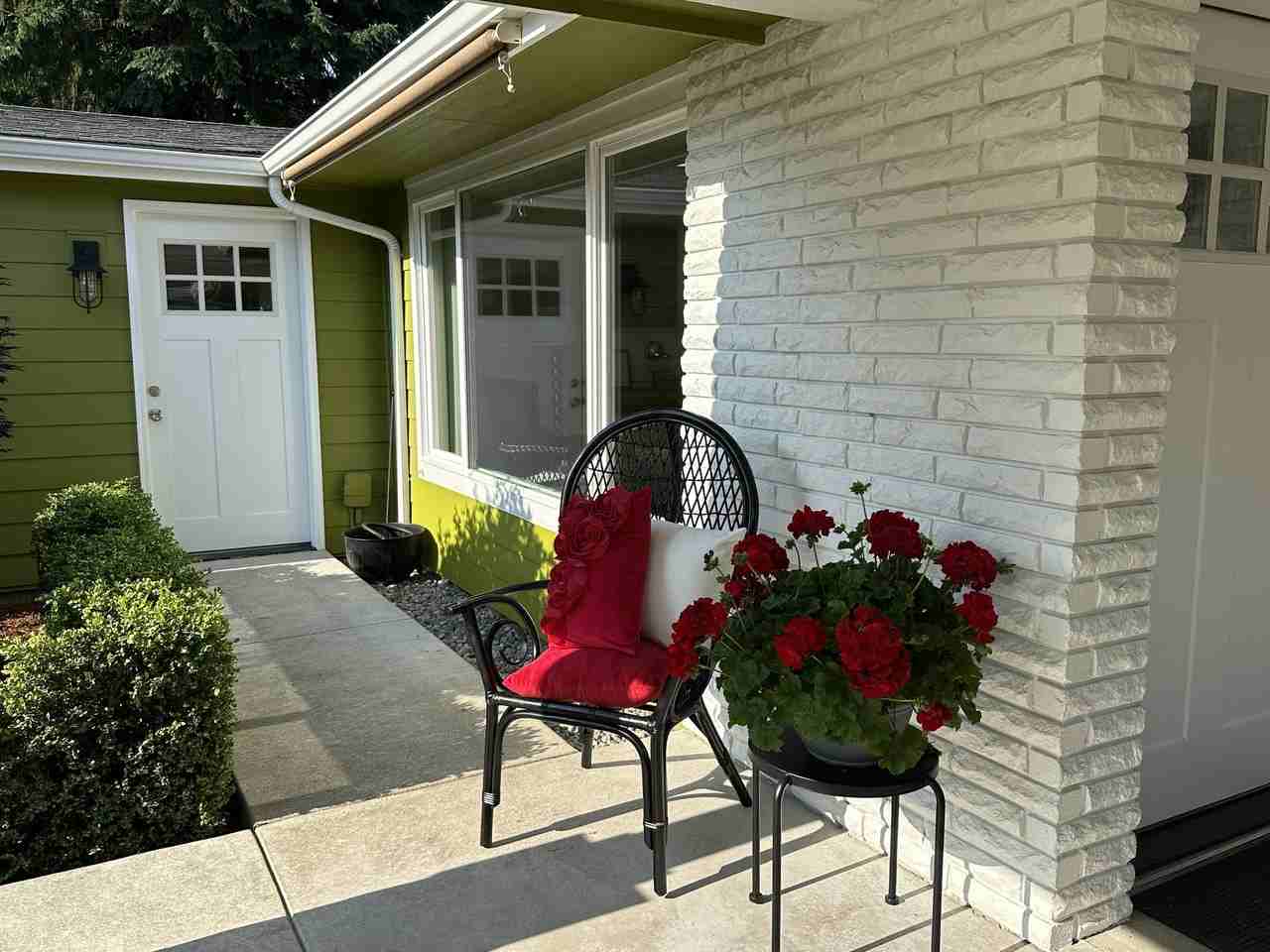 810 Garrison St Ne - Photo 4 of 26