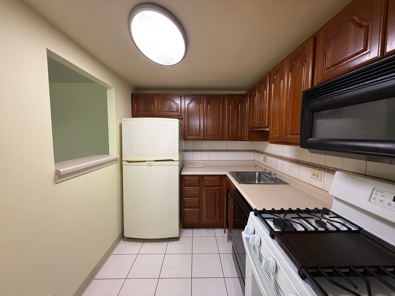 1460 Fairlane Dr #225 - Photo 4 of 10