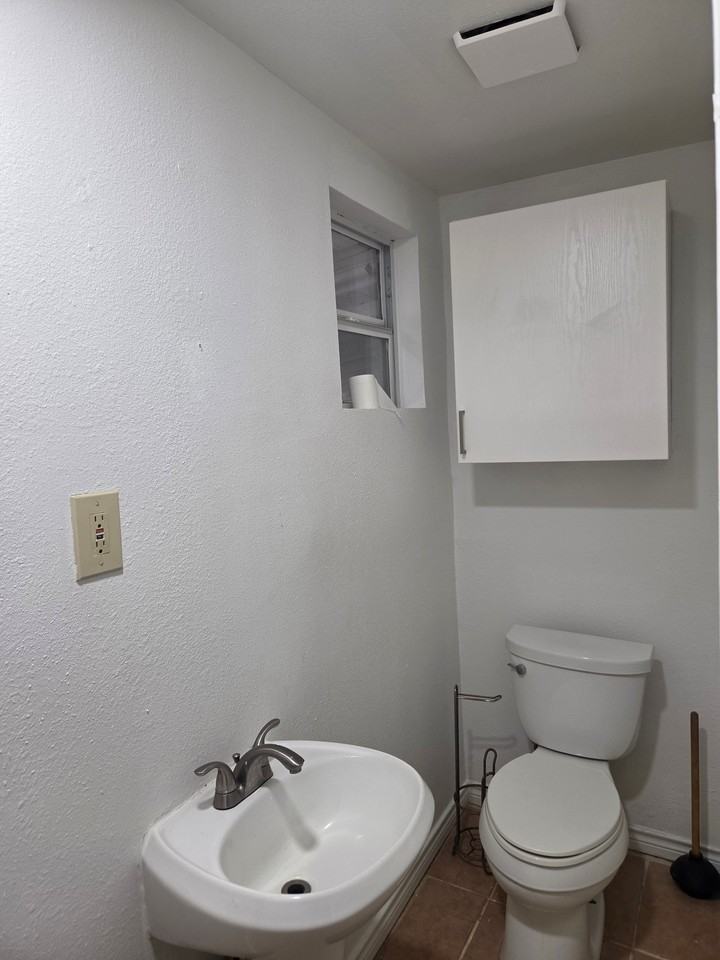 121 Hess St #2 - Photo 4 of 8