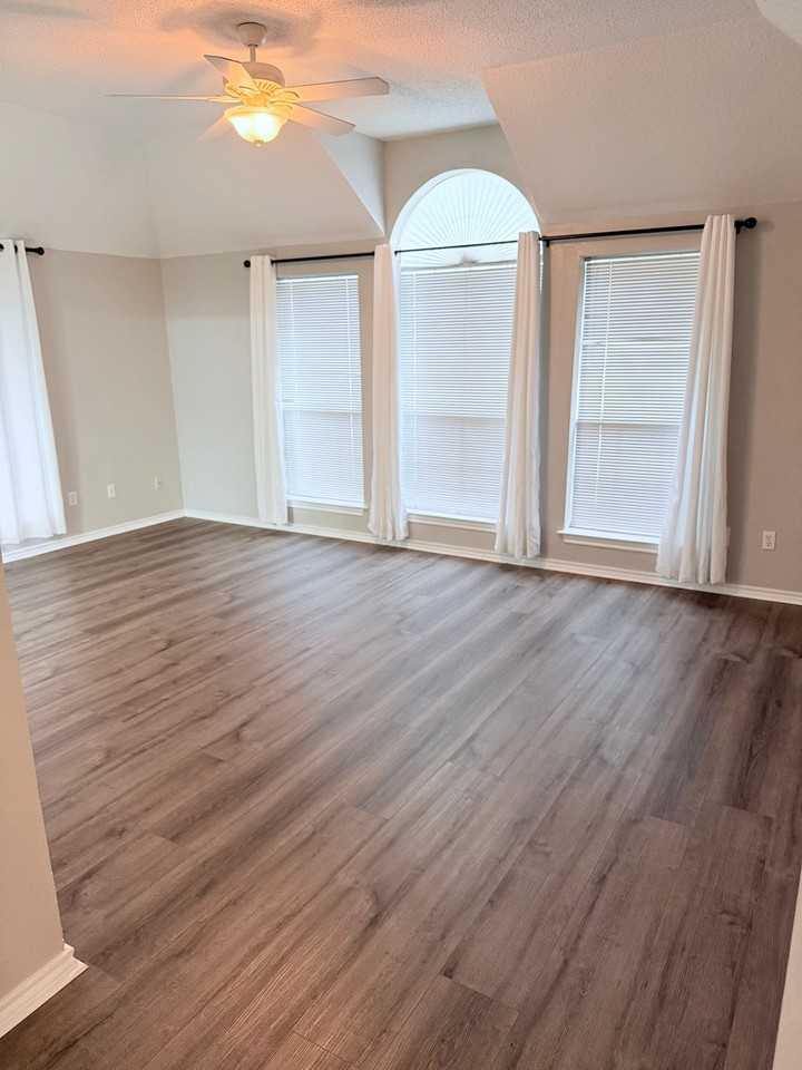 7932 Hill Country Ln - Photo 5 of 9