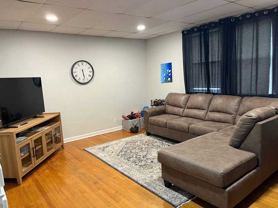 258 Probasco St - Photo 5 of 9