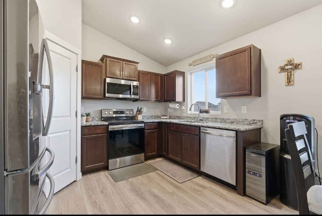 10528 Kalama Dr - Photo 4 of 14