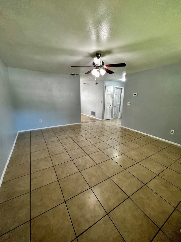 803 Pine St - Photo 3 of 10