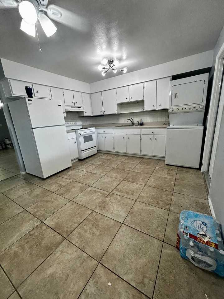 803 Pine St - Photo 5 of 10