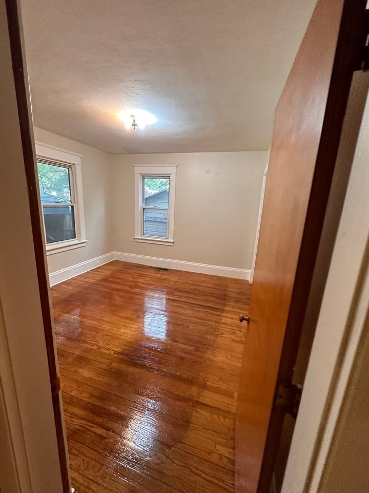 16 Adams St #1R - Photo 2 of 5