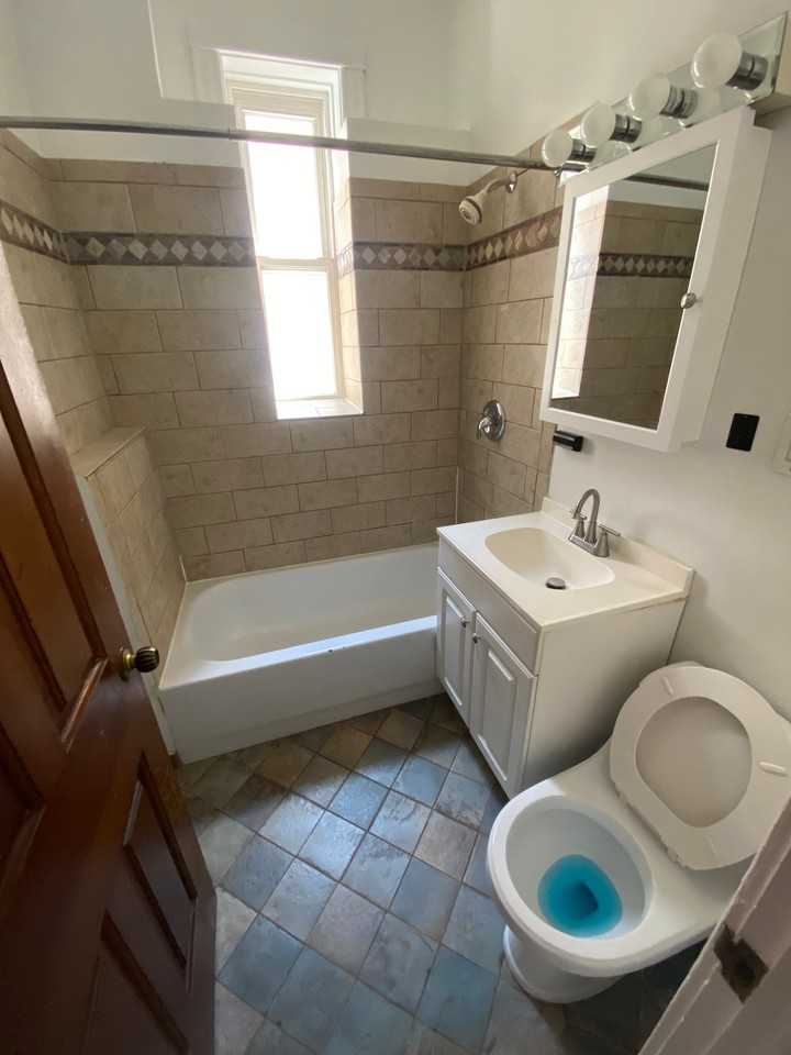 2326 N Sacramento Ave #1 - Photo 4 of 12