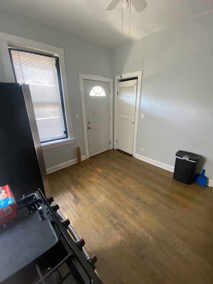 2326 N Sacramento Ave #1 - Photo 6 of 12