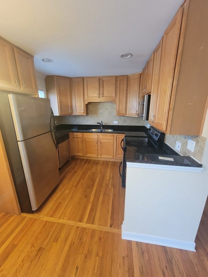 5142 Fairview Ave #8 - Photo 3 of 7