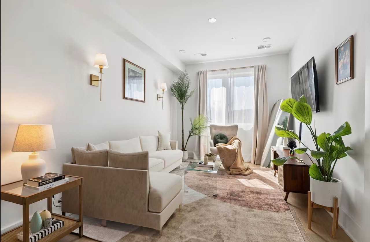 1006 Florida Ave Ne - Photo 2 of 19