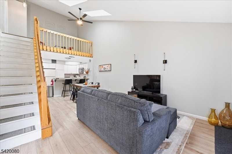 322 Greenbriar Dr #6 - Photo 4 of 7
