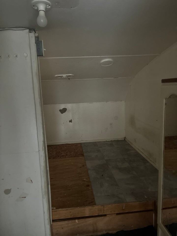 27881 New York St - Photo 5 of 7