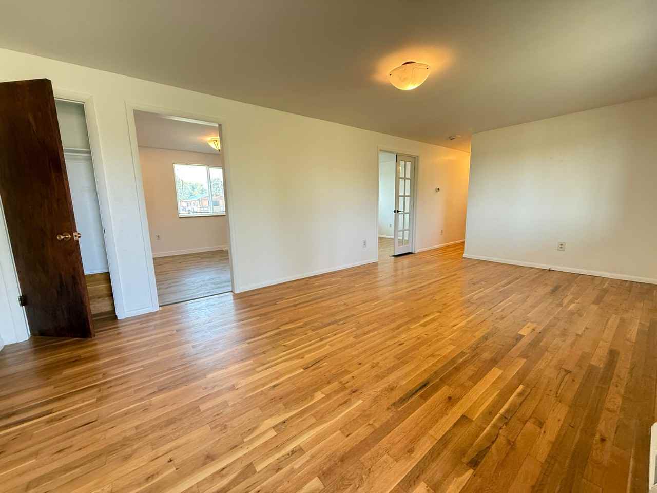 2592 Yarmouth Ave - Photo 2 of 12