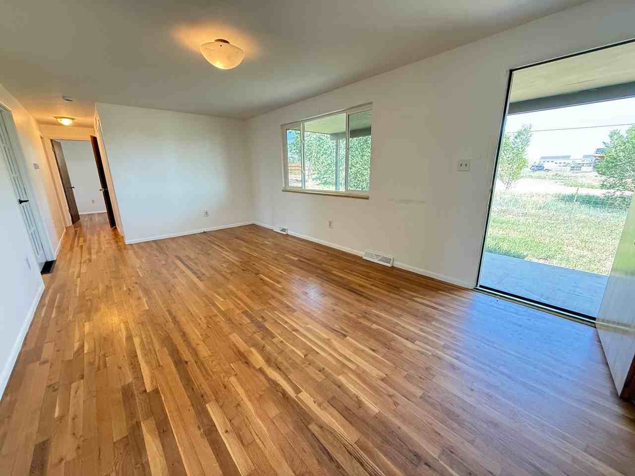 2592 Yarmouth Ave - Photo 3 of 12