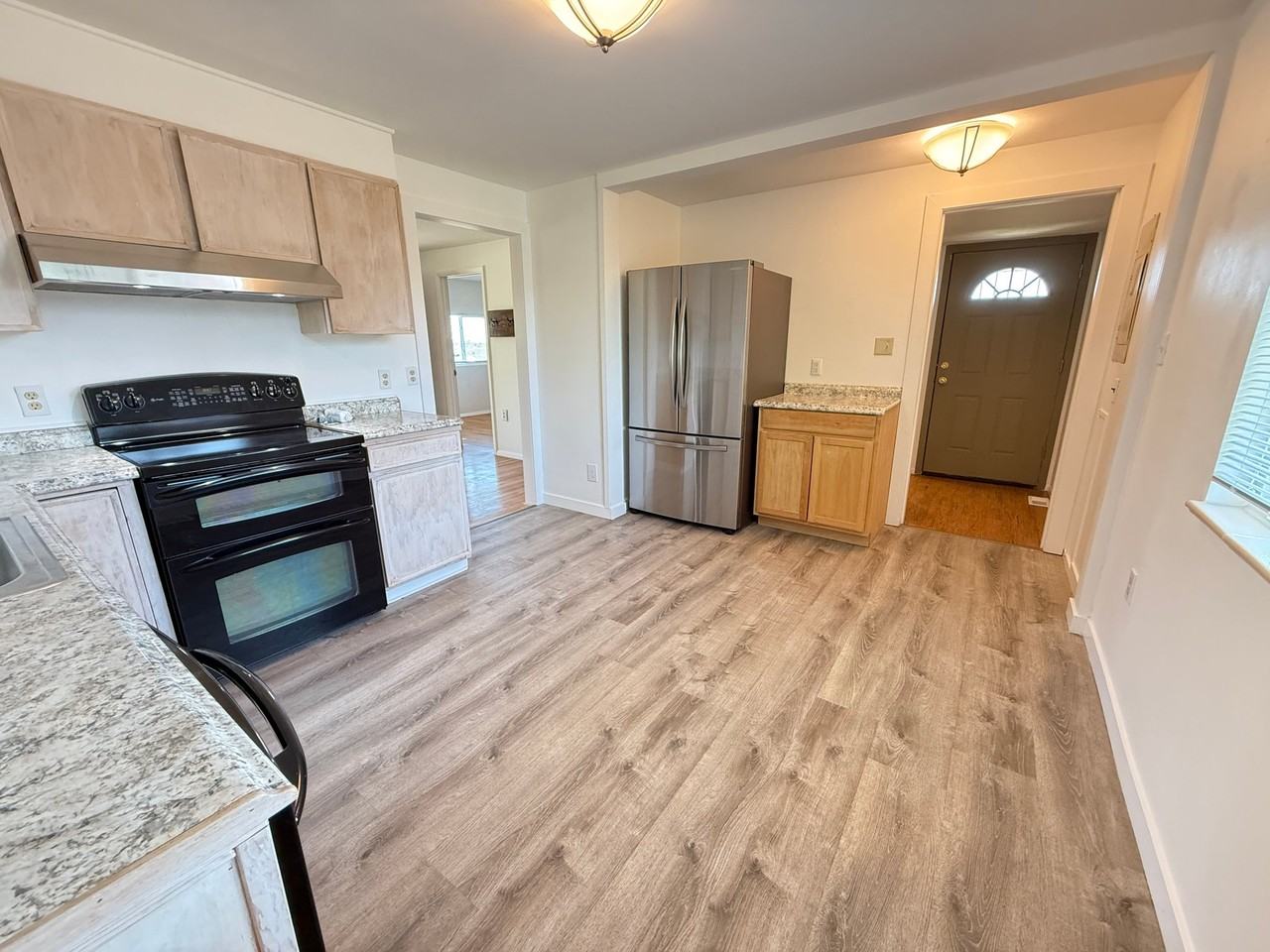 2592 Yarmouth Ave - Photo 6 of 12