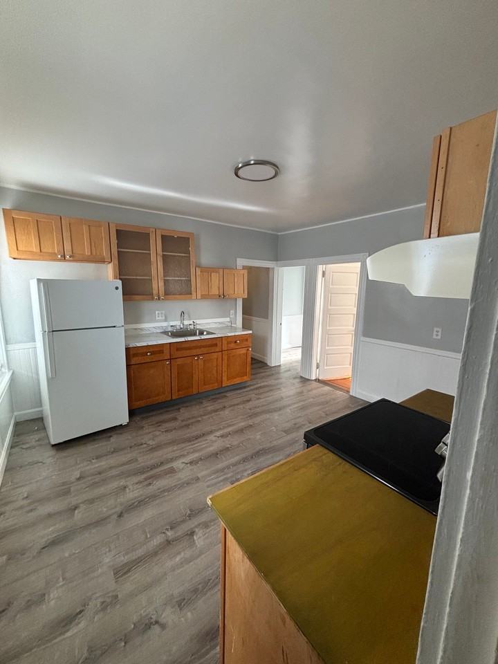 112 Pomona Ave #1 - Photo 4 of 10