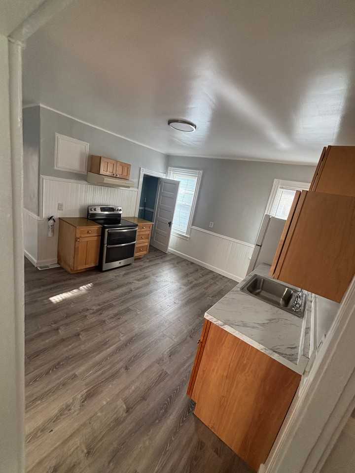 112 Pomona Ave #1 - Photo 5 of 10