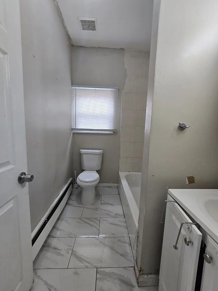 216 3rd St #3B - Photo 5 of 5