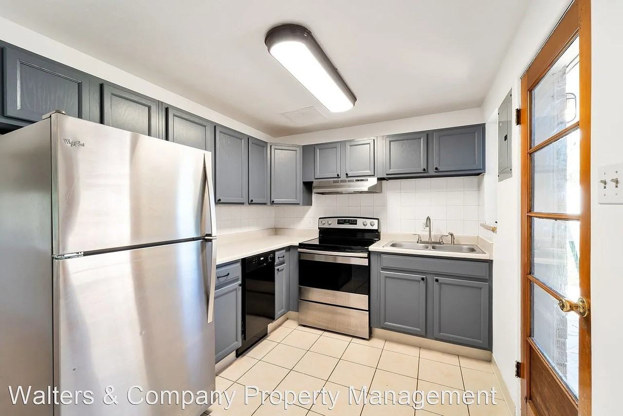 2043 Meade St - Photo 3 of 12
