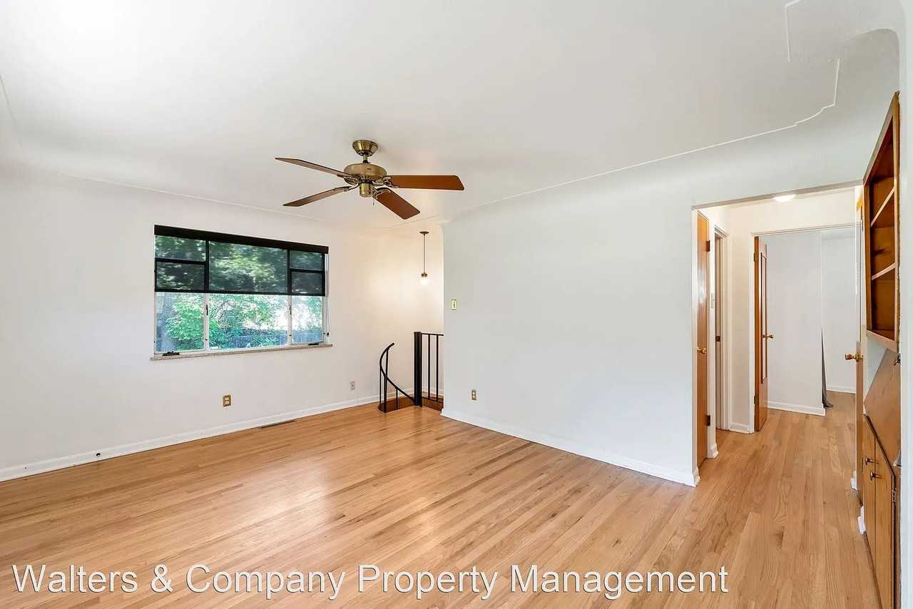 2043 Meade St - Photo 5 of 12
