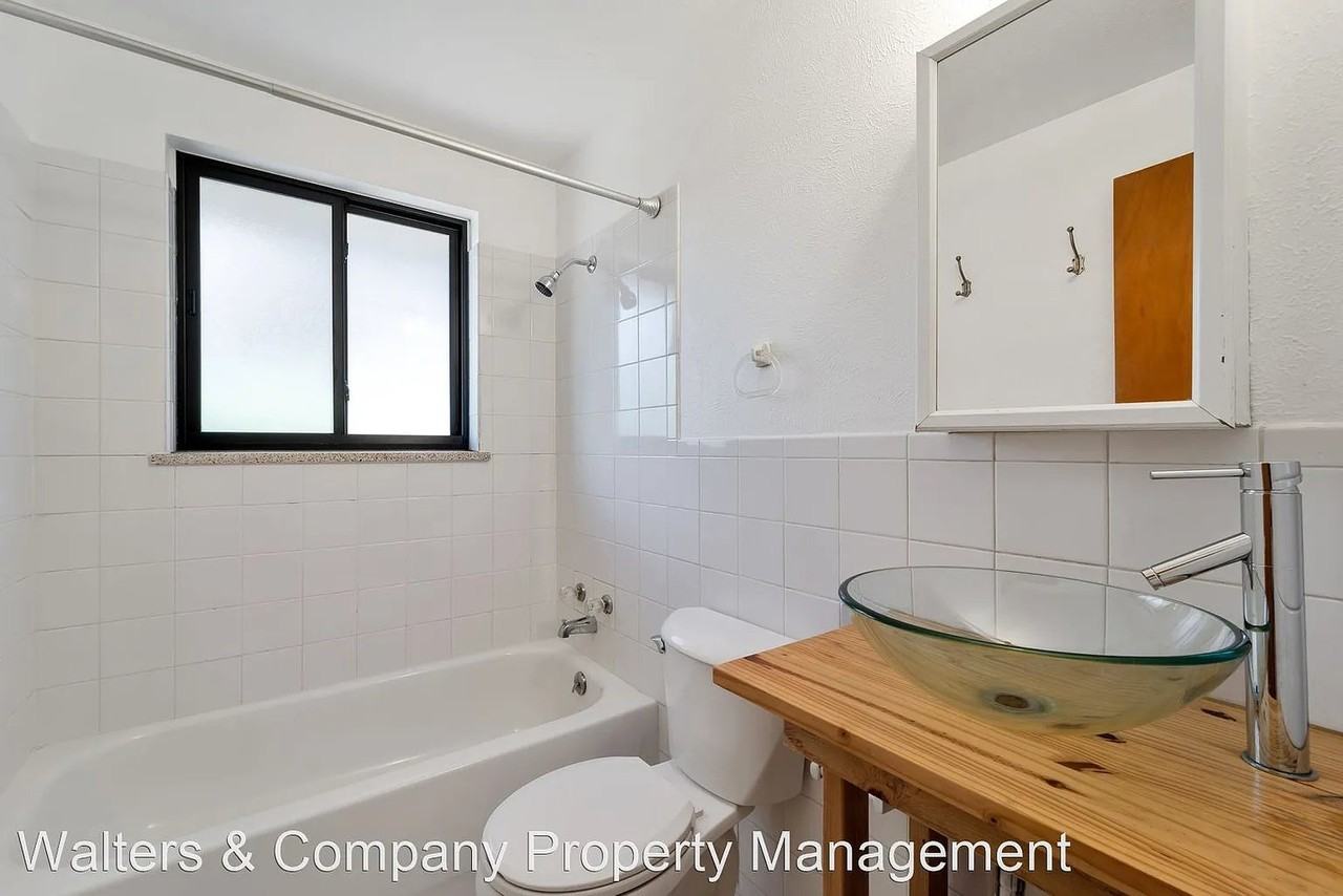 2043 Meade St - Photo 7 of 12