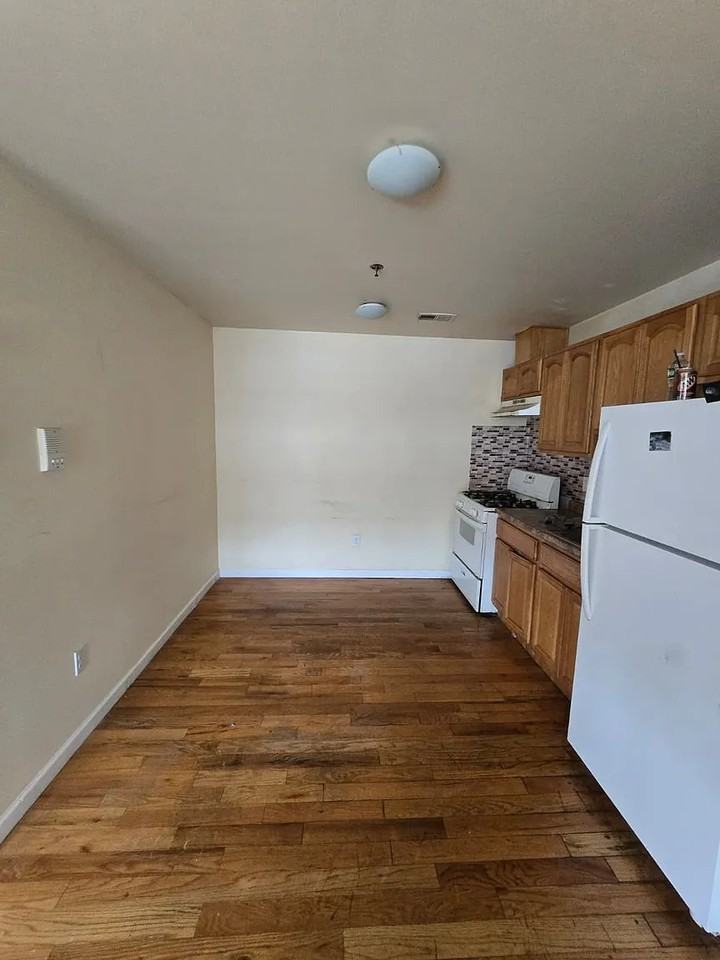 70 Livingston St #3D - Photo 2 of 5