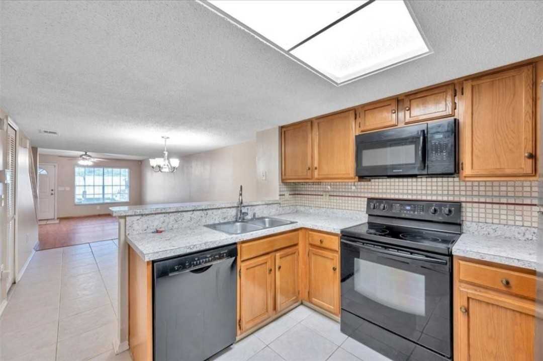 2124 Fletchers Point Cir - Photo 4 of 12