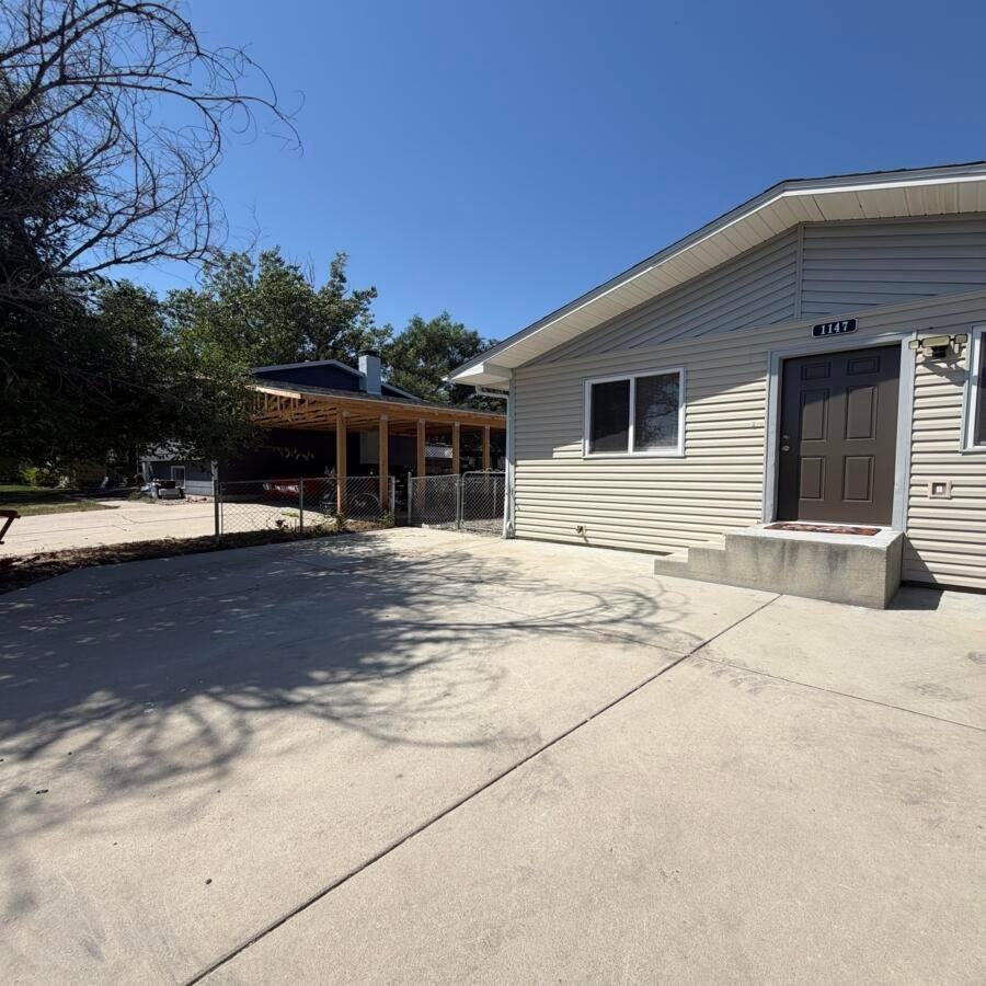 1147 Eldora Ln - Photo 2 of 20