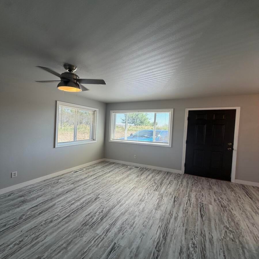 1147 Eldora Ln - Photo 4 of 20
