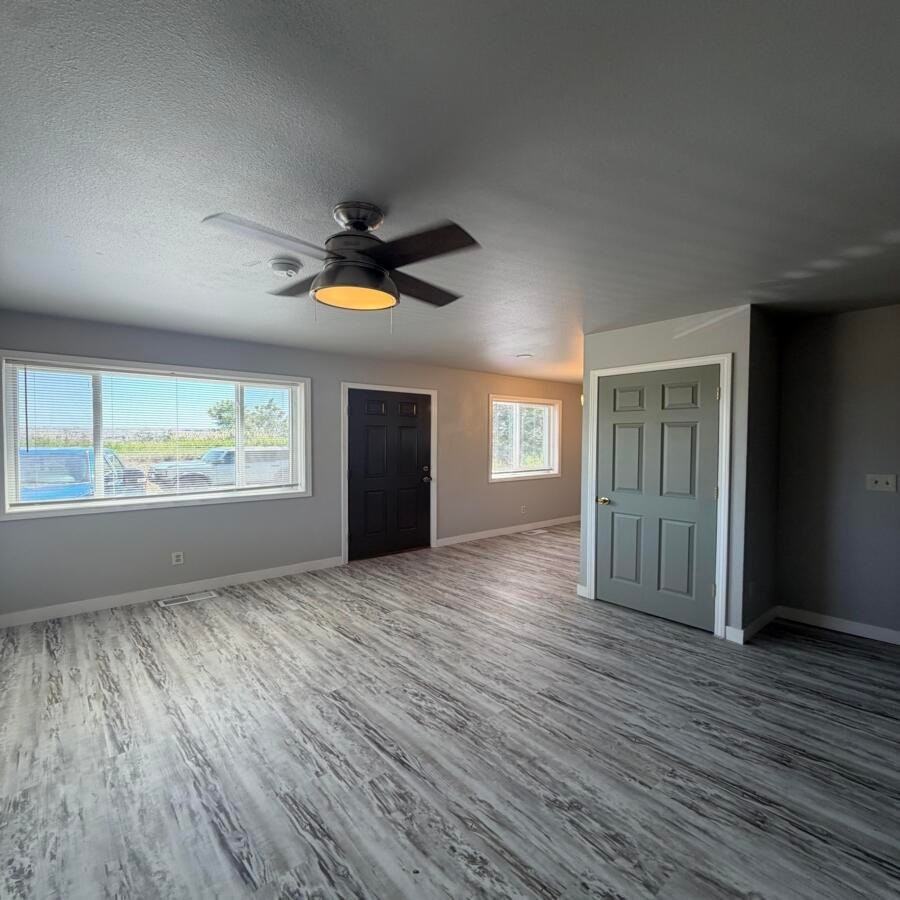 1147 Eldora Ln - Photo 5 of 20