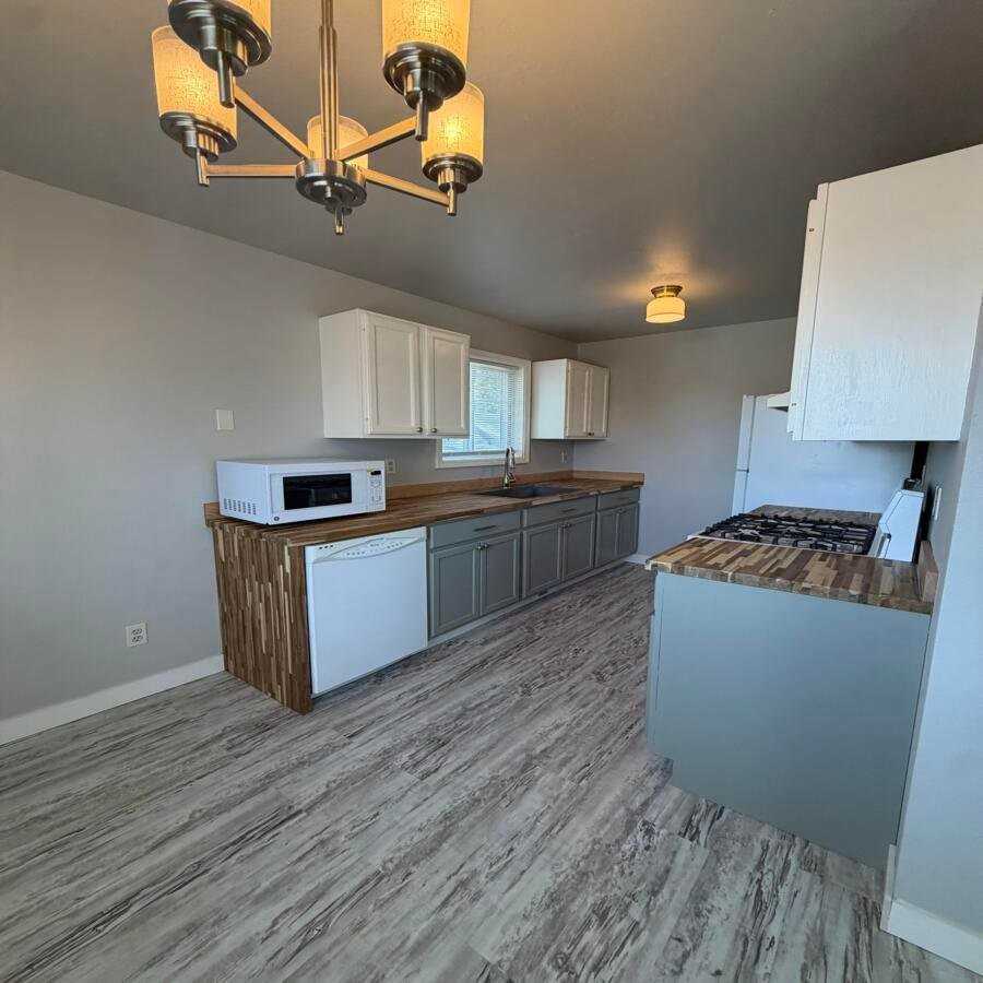 1147 Eldora Ln - Photo 7 of 20