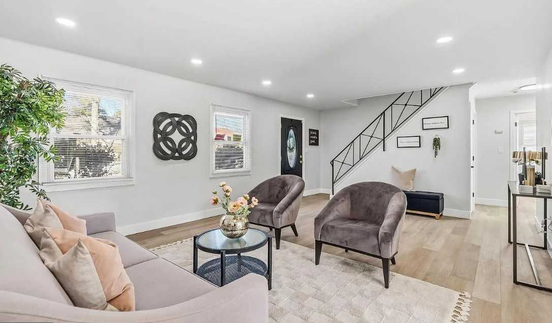 4 Hamilton Ln - Photo 4 of 20