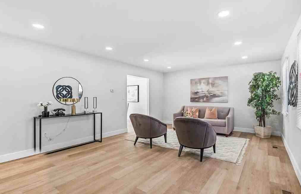 4 Hamilton Ln - Photo 7 of 20