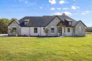 featured image of 2057 Glenhollow Dr