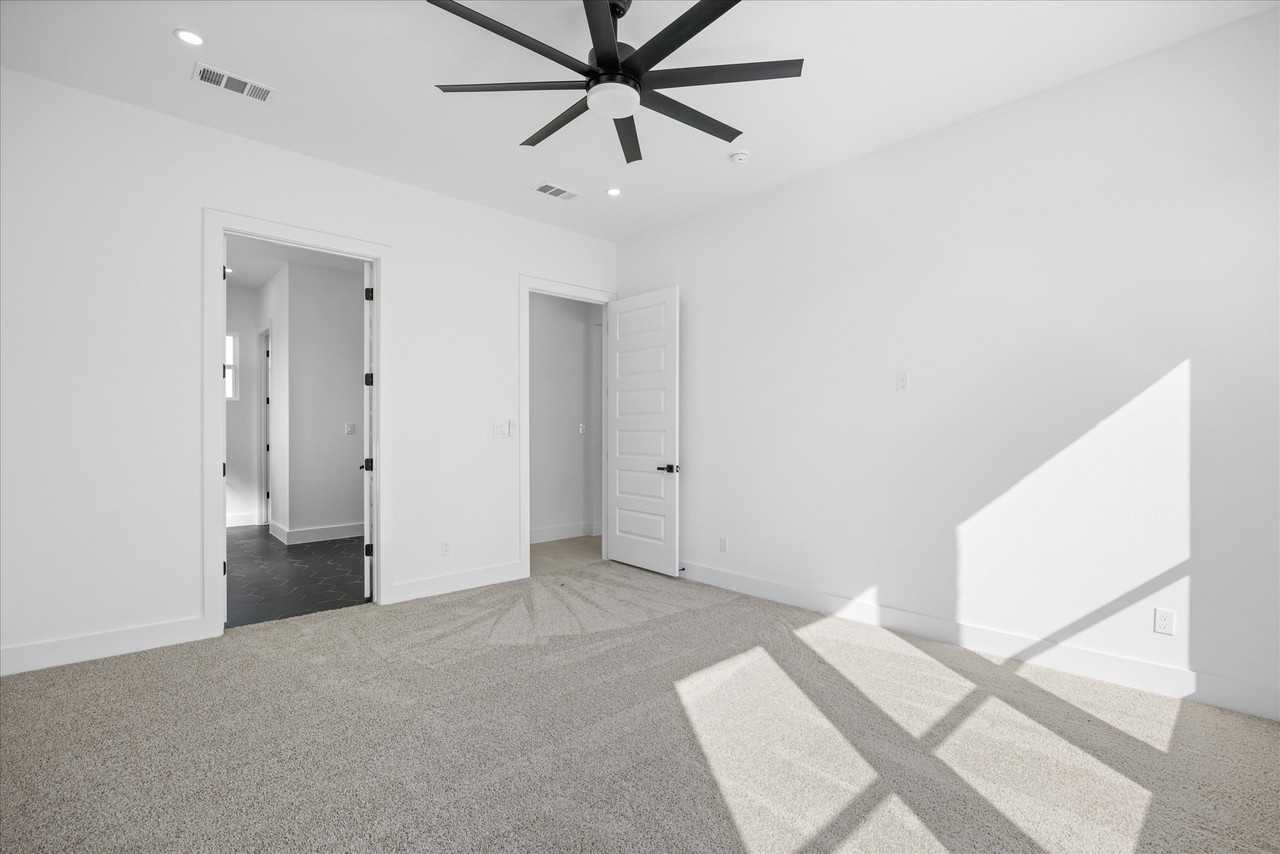 2057 Glenhollow Dr - Photo 2 of 12