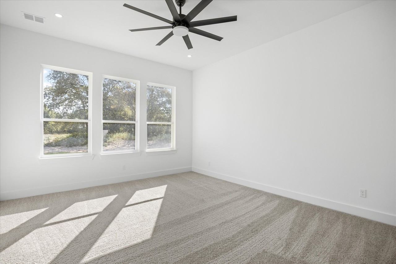 2057 Glenhollow Dr - Photo 3 of 12