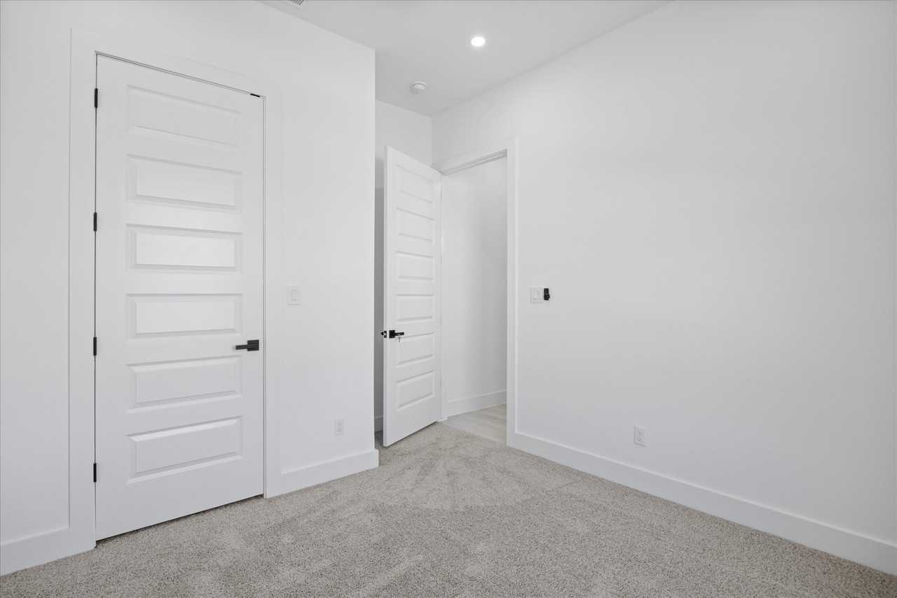 2057 Glenhollow Dr - Photo 5 of 12