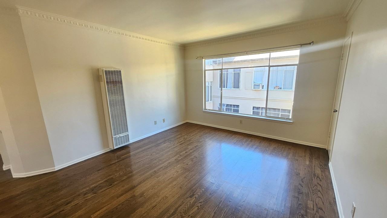 1625 N Hobart Blvd #4 - Photo 2 of 8