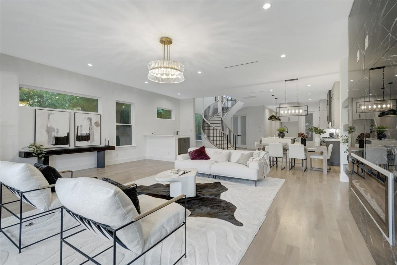 3720 Fairfax Ave - Photo 2 of 4