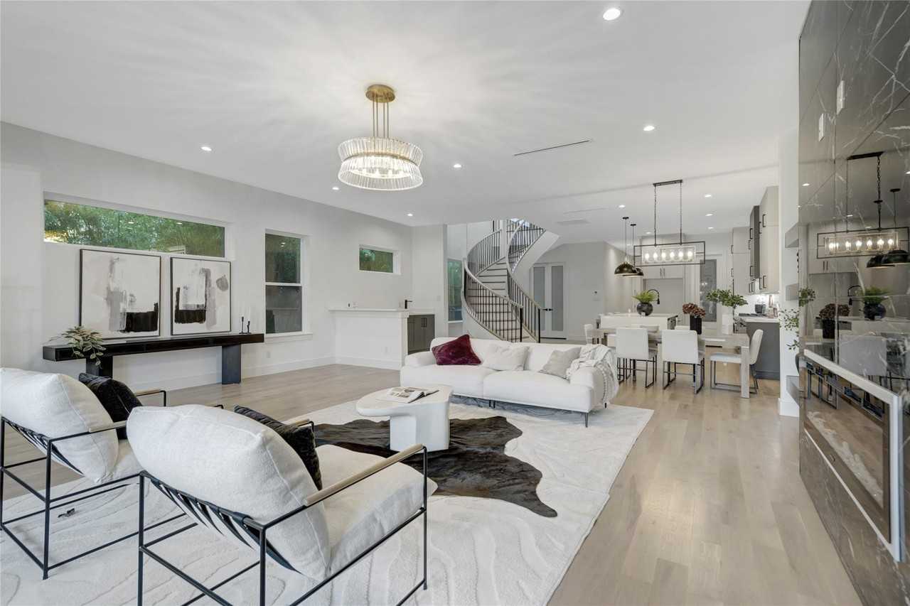 3720 Fairfax Ave - Photo 3 of 4