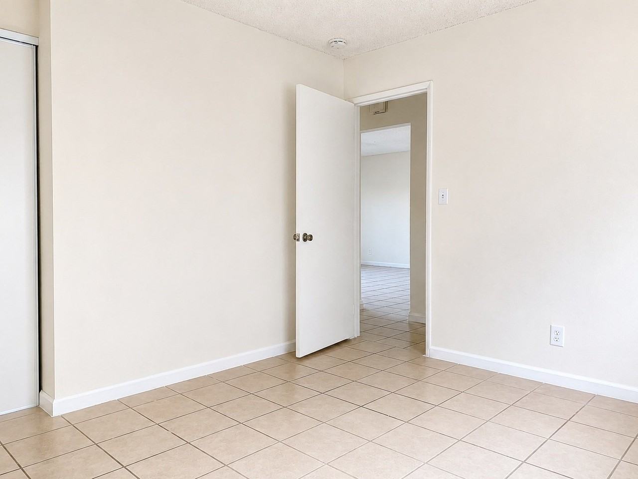 3411 W Orange Ave #1 - Photo 5 of 20