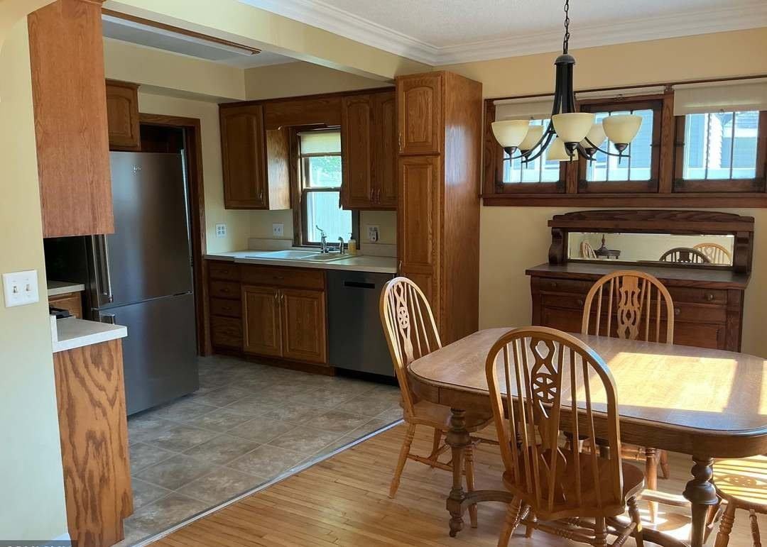 1762 Edgerton St - Photo 5 of 15