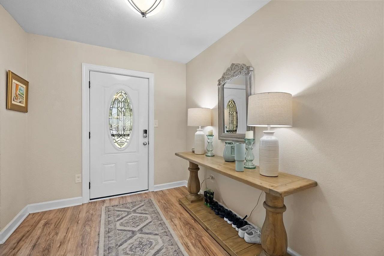 2317 Burton Dr - Photo 5 of 16