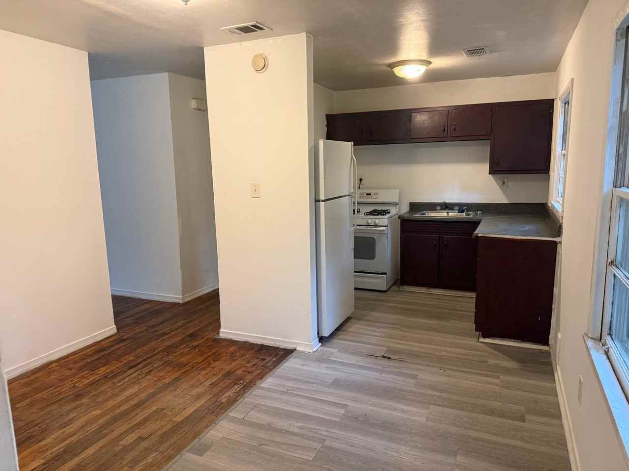 80 Finch Dr Se - Photo 2 of 10