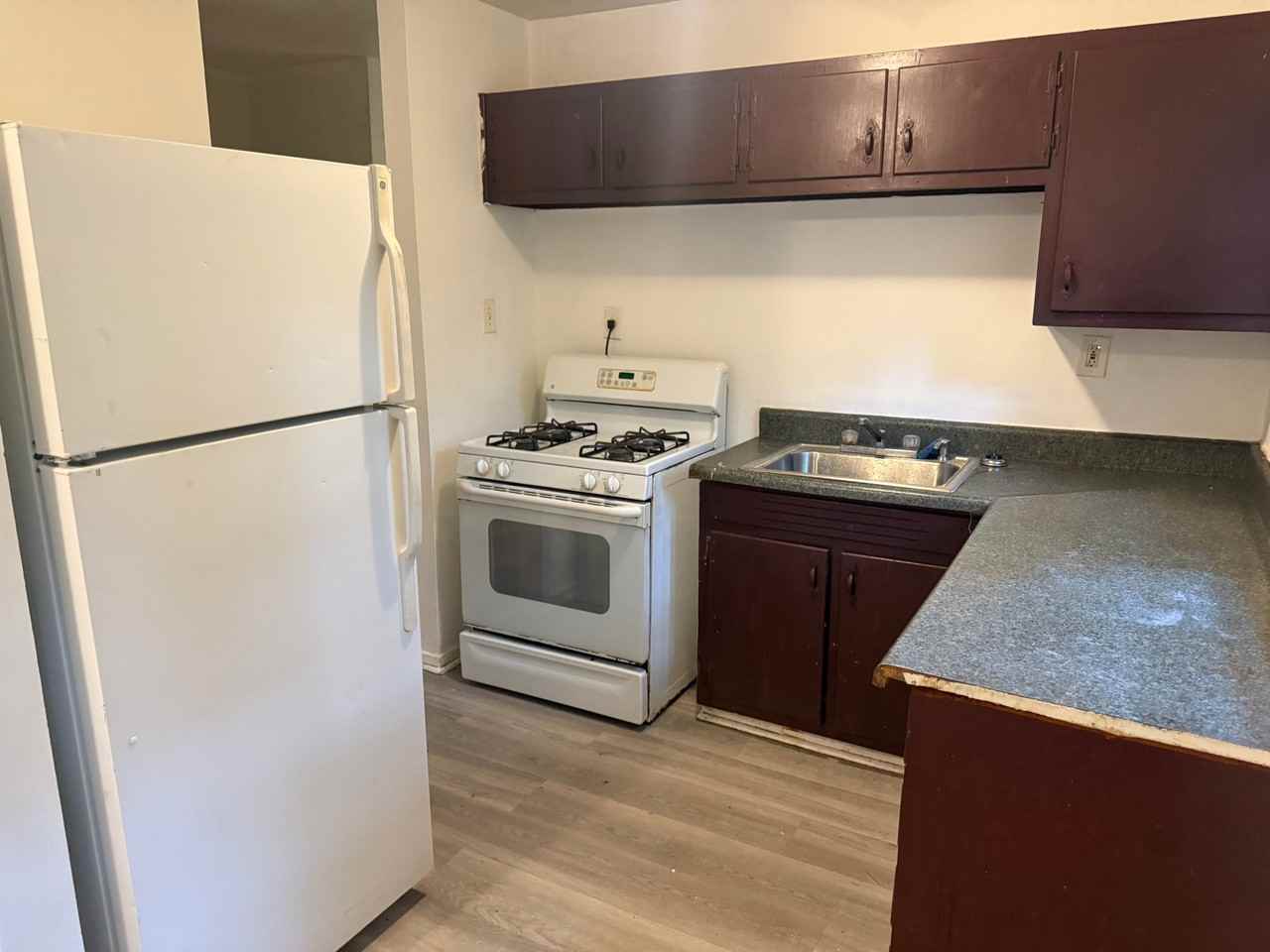 80 Finch Dr Se - Photo 3 of 10