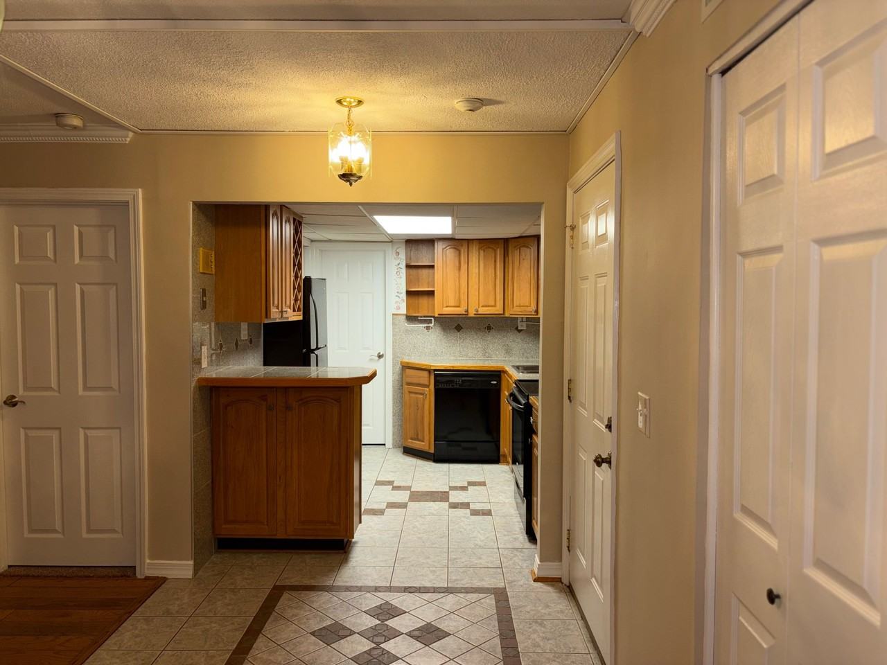 14 Shadowbrook Ln #6 - Photo 7 of 19