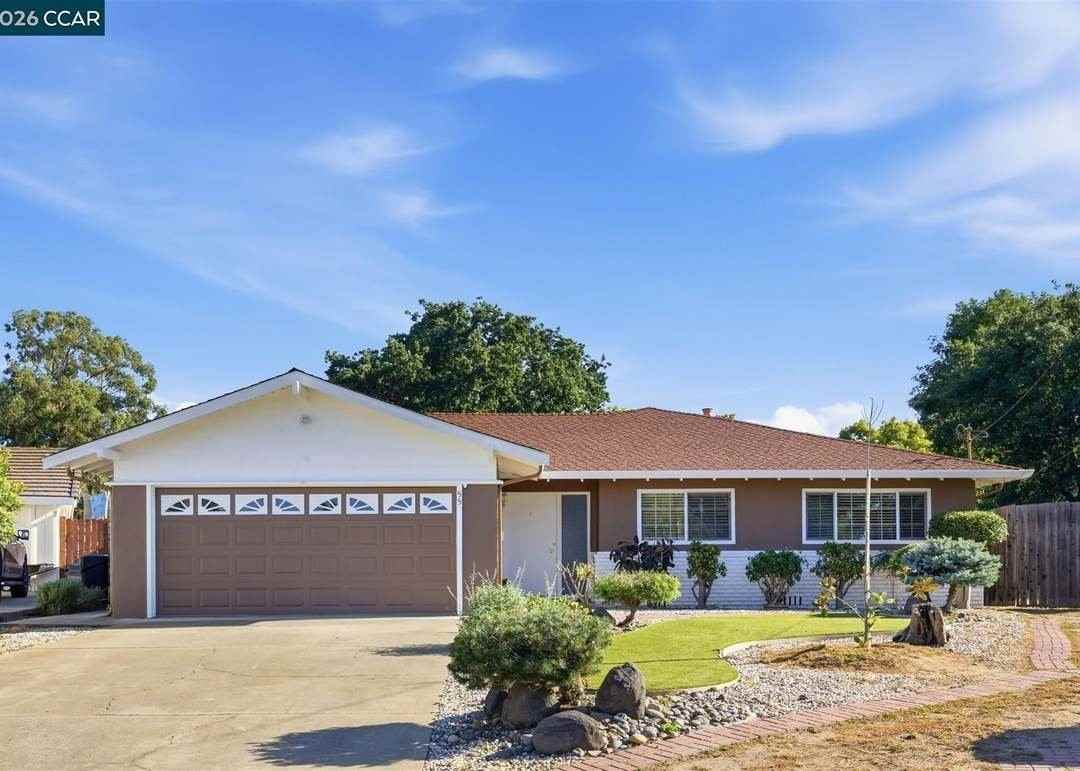 55 Ceemar Ct - Photo 5 of 14