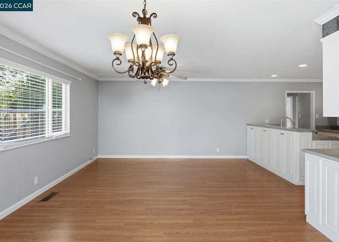55 Ceemar Ct - Photo 6 of 14