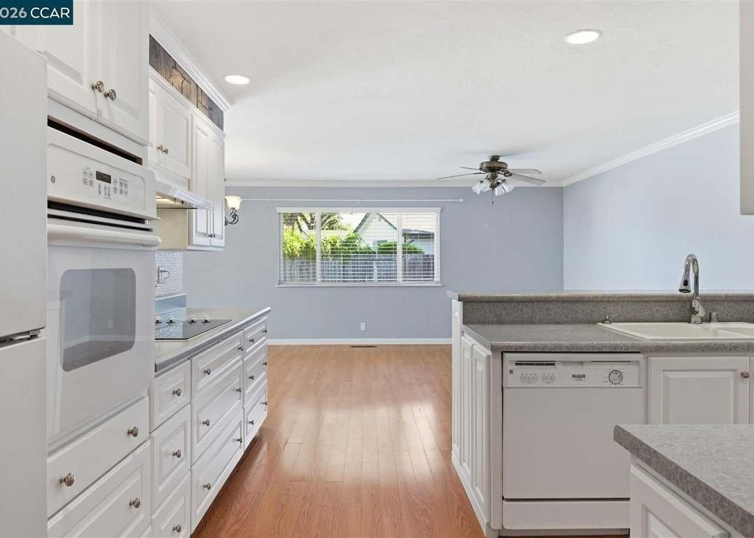 55 Ceemar Ct - Photo 7 of 14